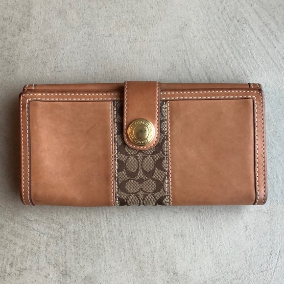 Coach Handbags - 🖤 Coach Leather Checkbook Wallet